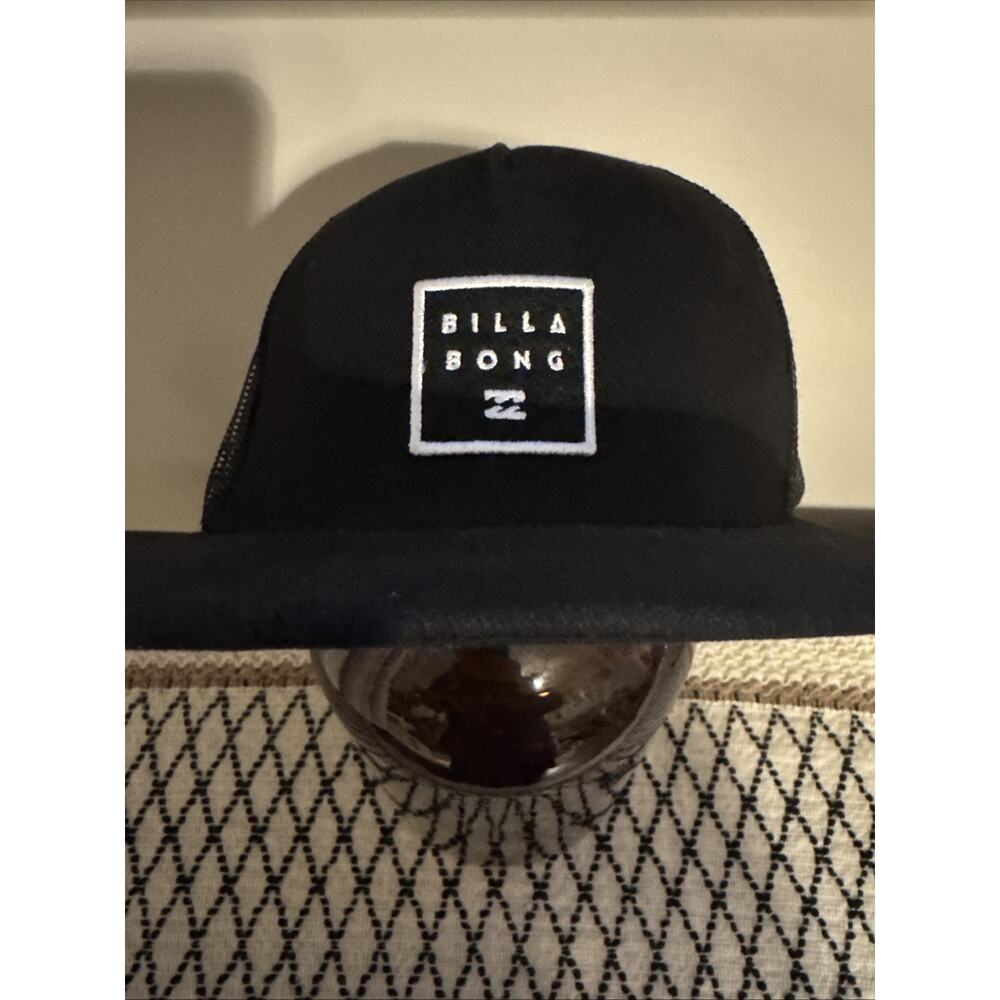 BILLABONG BLACK W/WHITE SNAPBACK ADJ HAT!‎ VGC.SURFER